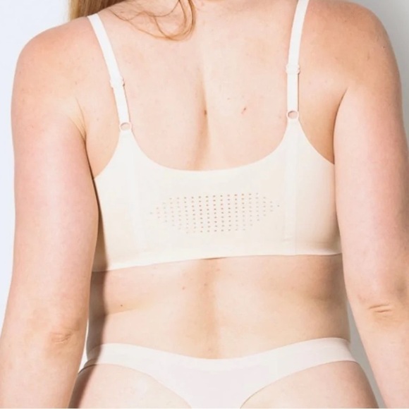 SECOND Skin Scoop Seamless Pullover Bra - Cream - Picture 4 of 7